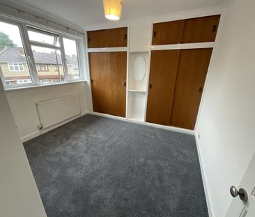 Birkdale Avenue, Romford, RM3 - Photo 3