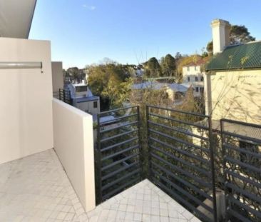 Well designed and conveniently located apartment - Photo 4