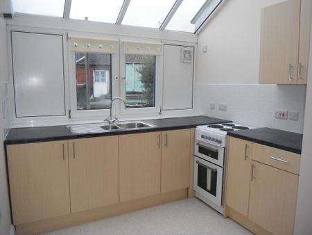 1 bedroom ground floor flat to rent - Photo 3