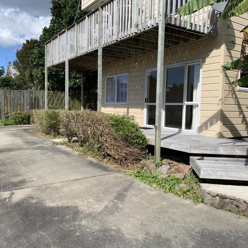 Sunny and conveniently located - Photo 1