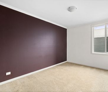 LOCATION! LOCATION!LOCATION! - Photo 2