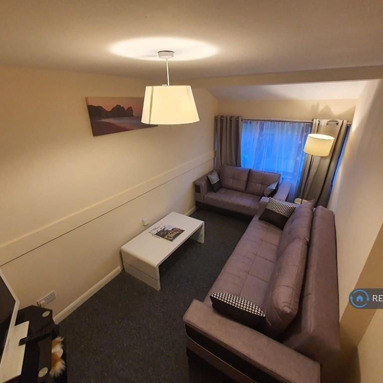 1 bedroom in a house share to rent - Photo 1