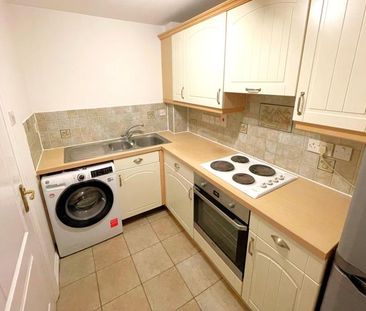 Vale Farm Road, Woking, Surrey, GU21 - Photo 6
