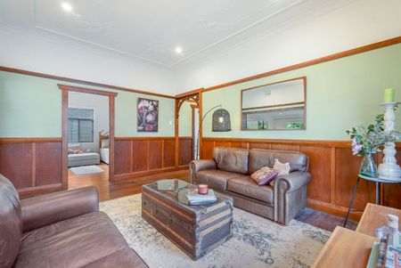 Modern Family home with Pool. - Photo 5