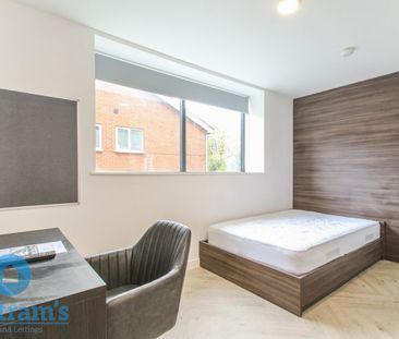 5 bed Apartment for Rent - Photo 5