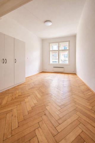 Pronájem bytu 2+1 65 m2 - Fotografie 3