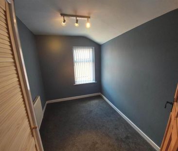 3 bedroom end of terrace house to rent - Photo 3