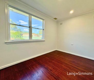 Spacious four-bedroom home near amenities - Photo 6