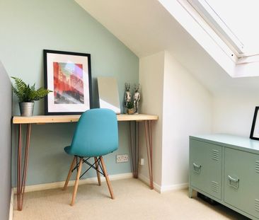 3 Bed Semi-Detached House, Woodbourne Avenue, BN1 - Photo 2
