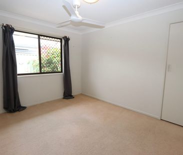 Family home in prime location with pool - Photo 5