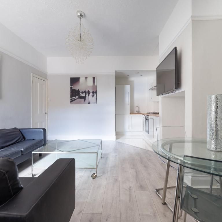 3 bedroom ground floor flat to rent - Photo 1