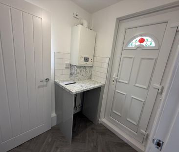 2 bedroom semi-detached house to rent - Photo 6