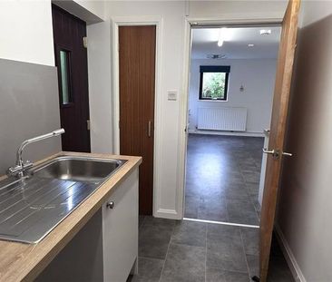 4 bedroom detached house to rent - Photo 6