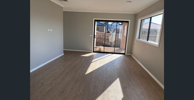 Beautiful Family Home in Wyndham Vale - 21 Hubbard Street - Photo 1