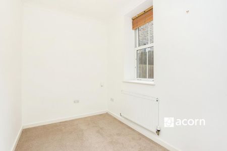 3 bedroom flat to rent - Photo 4