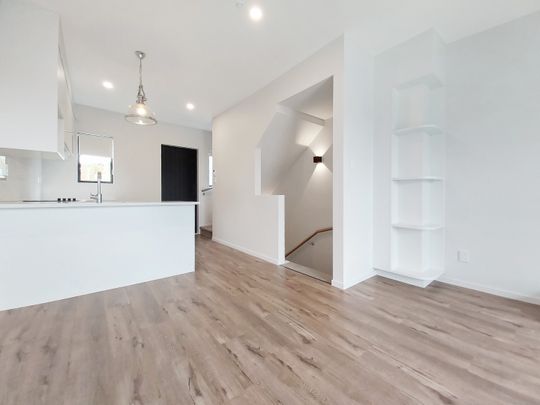 Townhouse Elevated Views! - Photo 1