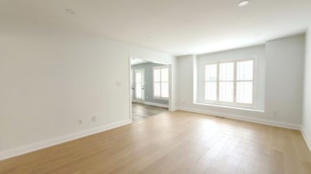 For Lease - 5617 Thorn Lane, Burlington, Ontario - Photo 4