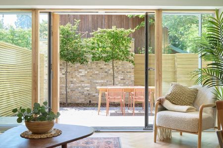 Tucked discreetly away from one of Cambridge’s most distinguished roads lies an exclusive collection of just six newly built residences, each crafted with meticulous attention to detail. - Photo 4