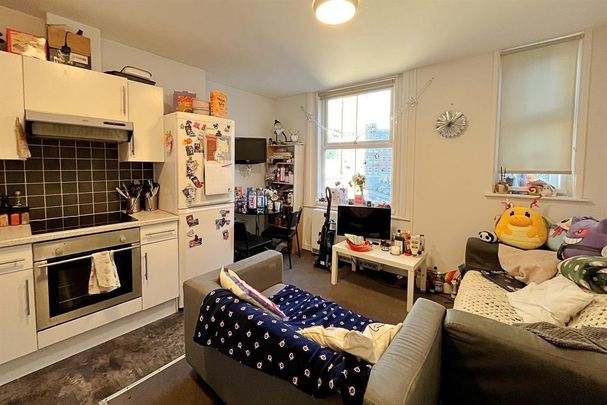 3 bedroom flat to rent - Photo 1