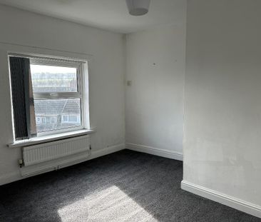 3 bedroom end of terrace house to rent - Photo 1