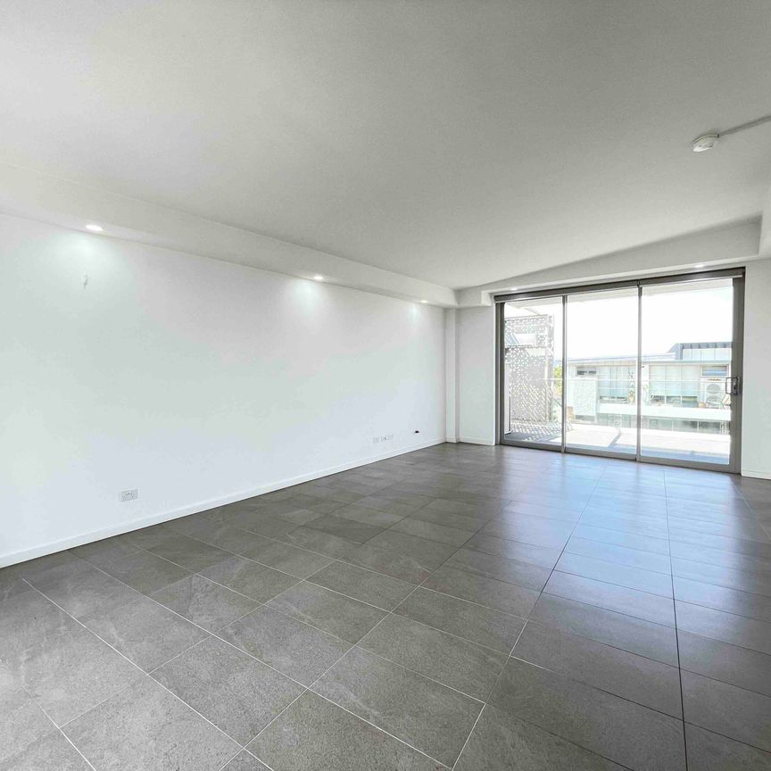 Morden 3 Bedroom Penthouse With Fantastic City View - Photo 1