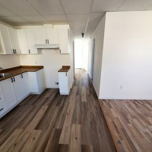 Beau Logement 4½ Au 2e étage - Photo 2