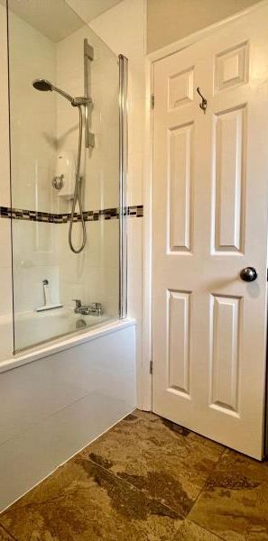 Hawkesworth Drive, Bagshot, Surrey, GU19 - Photo 1