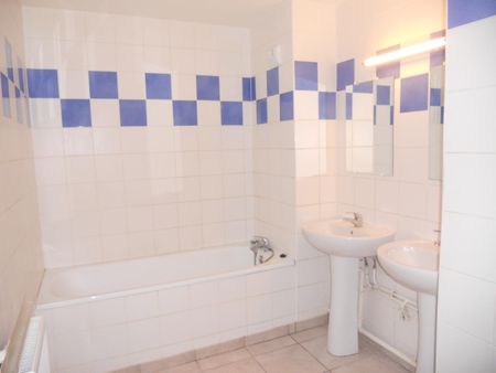 Location Appartement 4 pièces 81m² ST OMER 62500 - Photo 2