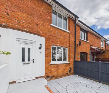 2 bedroom House in Alexandra Road, Hampshire - Photo 5