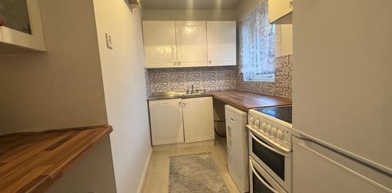 Fotheringay Gardens, Berkshire, SL1 - Photo 2