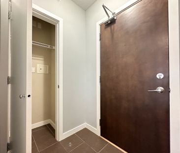 Bright 2 Bed High Rise Condo With False Creek Views - Photo 6