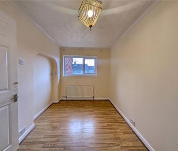 4 bedroom semi-detached house to rent - Photo 6