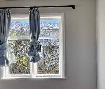 Charming 3BR Home with Garden! - Photo 5