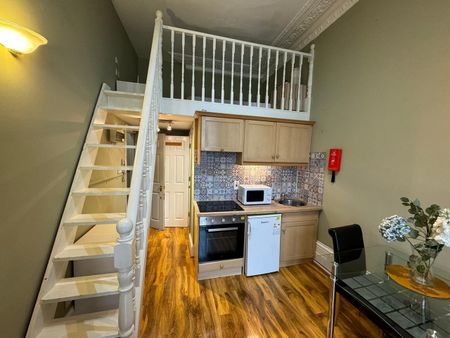 Studio Flat, St. Stephens Gardens, W2 - Photo 2