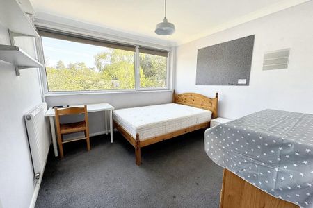 6 bedroom terraced house to rent - Photo 4