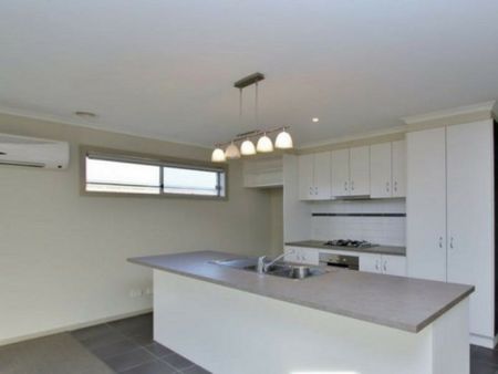 20 Billabong Crescent, Tarneit VIC, Belconnen - Photo 2