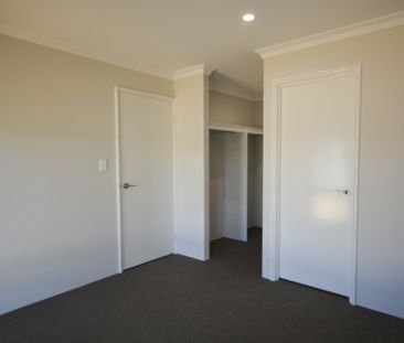Brand New Three Bedroom Dual Living Property! - Photo 4
