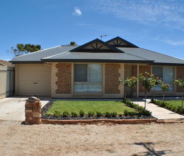 Beautiful 3-Bedroom Home - Photo 2