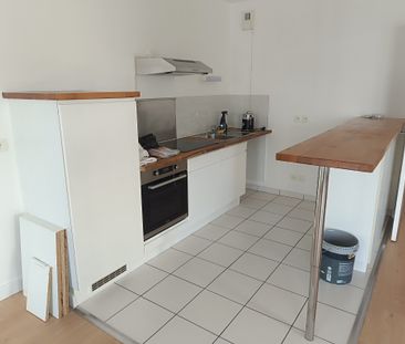 Location Appartement 4 pièces 83m² LA ROCHE SUR YON 85000 - Photo 4