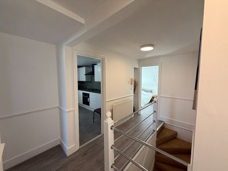 2 Bed Flat, Hurstbourne Road, SE23 - Photo 3
