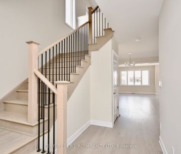 Detached Home For Lease | S8144846 - Photo 2