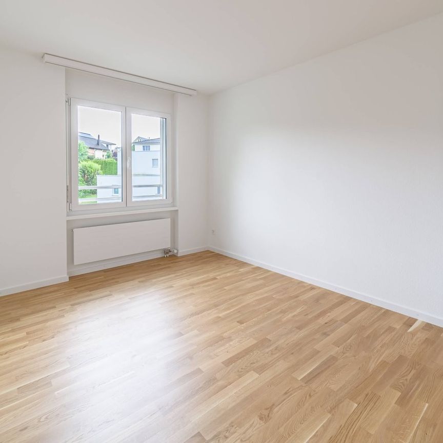 Moderne 2.5 Zimmer Wohnung im EG - Photo 1