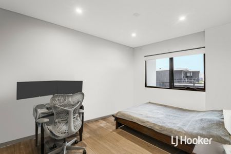 Beautiful 2 Bedroom Apartment - Available Now! - Photo 2