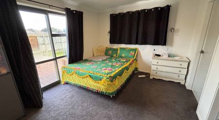 THREE BEDROOM - FEILDING - Photo 4