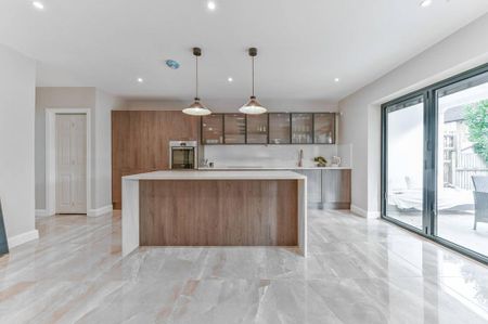 4 bedroom semi-detached house to rent - Photo 3