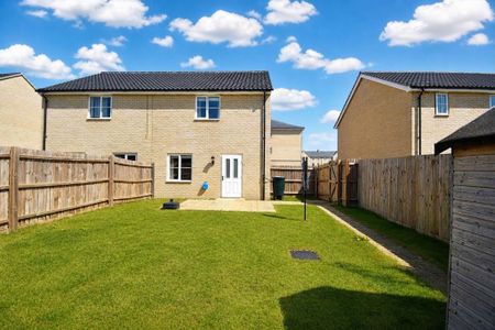 2 bedroom semi-detached house to rent - Photo 3