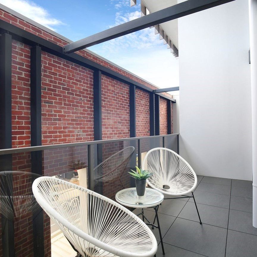 Ultimate Apartment in St Kilda Location - Photo 1