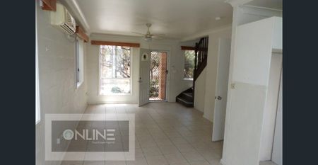 3 Bedroom Townhouse nestled in a lovely quiet complex - Photo 3