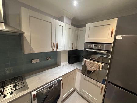 2 Bed End Terrace, London, N12 - Photo 3