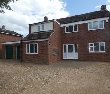 4 bedroom detached house to rent - Photo 2